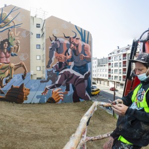 Disfraces de pandemia, vecinos vigilantes y una madre soltera - Mural de Franco Fasoli JAZ - FINAL
